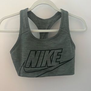 BARELY WORN Nike Sports Bra